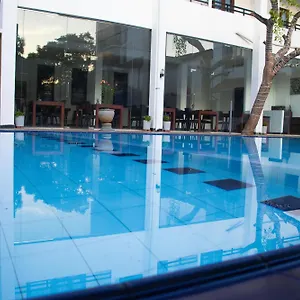 Woodnest Windmill Hotel
